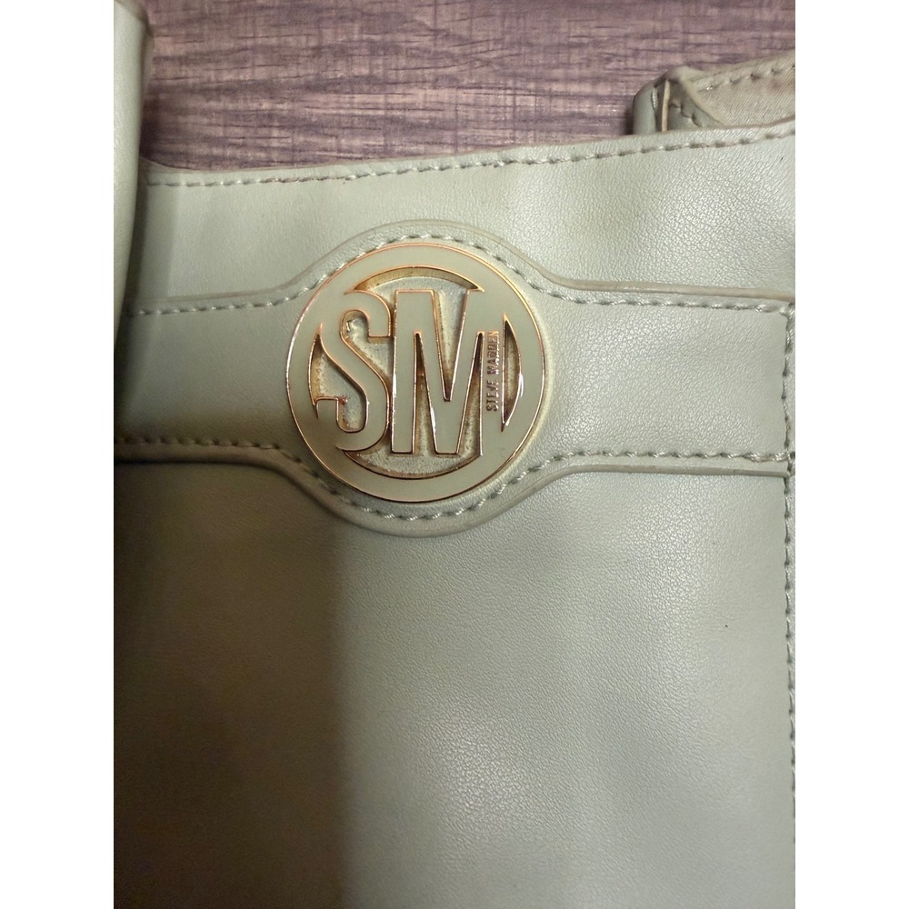 Steve Madden Sage Green Crossbody Phone Bag Guitar Strap Gold Chain Logo Mini - Picture 3 of 4